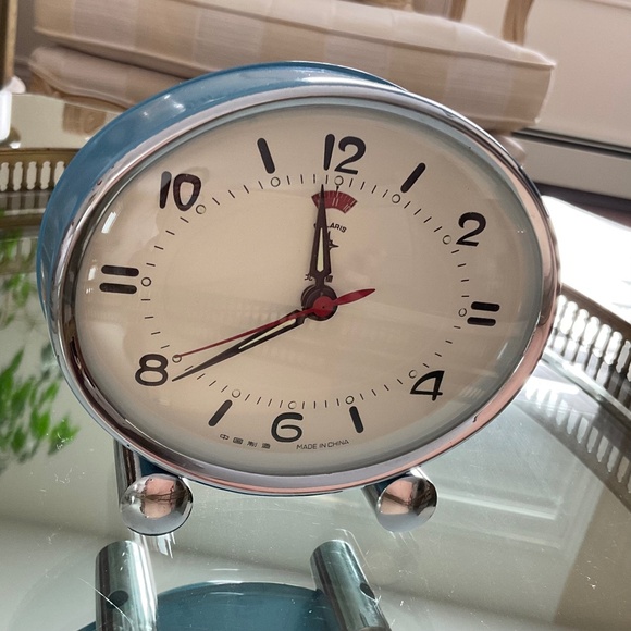 Vintage 1960s Polaris Turquoise Oval Shaped Wind Up Alarm Clock - Picture 16 of 16